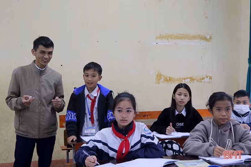 Vượt qua bạo bệnh, thầy giáo trường huyện tích cực truyền cảm hứng cho học trò