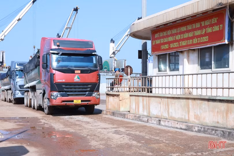 Người lao động Hà Tĩnh sôi nổi thi đua sản xuất chào mừng đại hội công đoàn các cấp