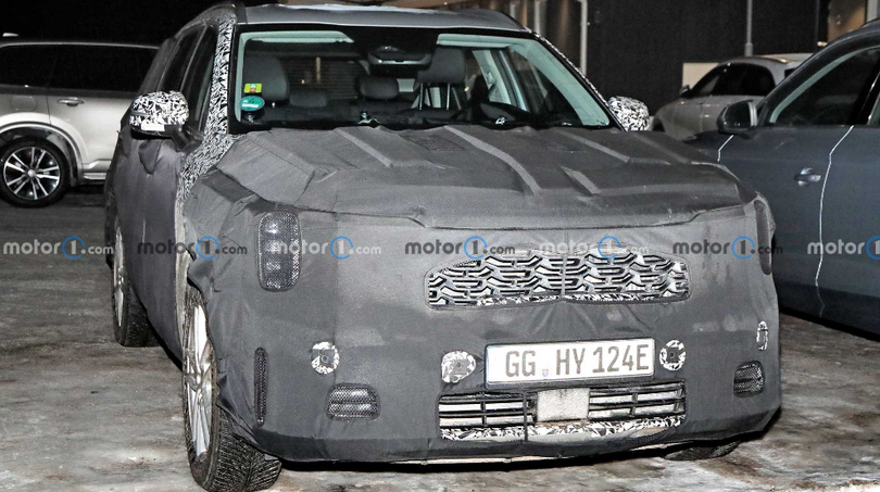 Kia Sorento 2024 rò rỉ nội thất với màn hình mới