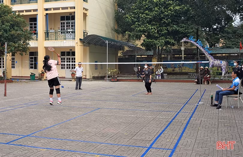 Học sinh Hương Khê sôi nổi tranh tài tại đại hội điền kinh thể thao cấp huyện