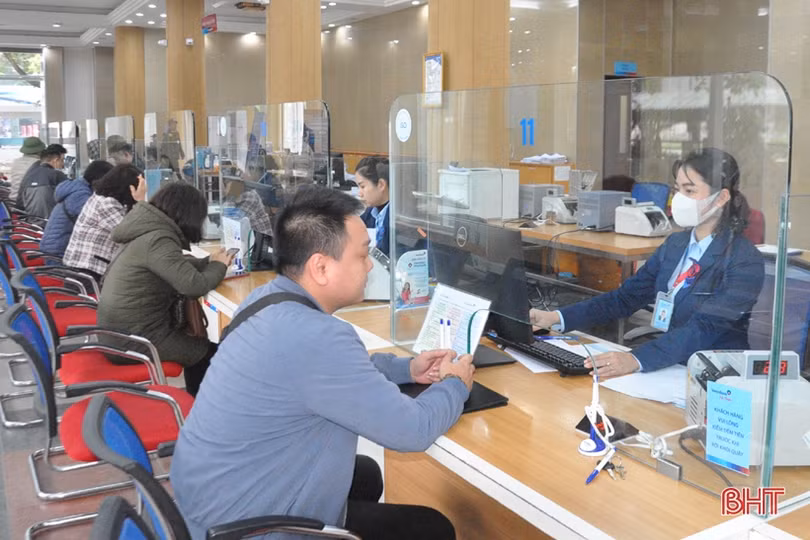 Các ngân hàng ở Hà Tĩnh đồng loạt giảm lãi suất huy động vốn