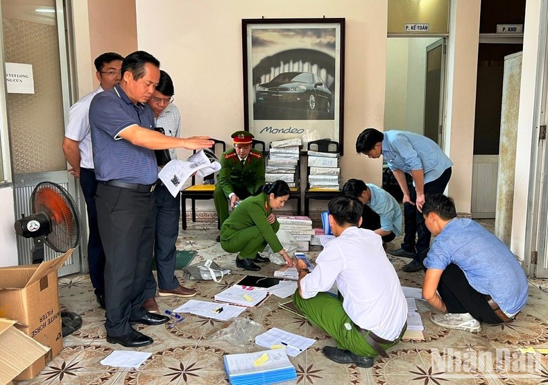 Bắt Giám đốc và 2 Phó Giám đốc Trung tâm Đăng kiểm Thừa Thiên Huế