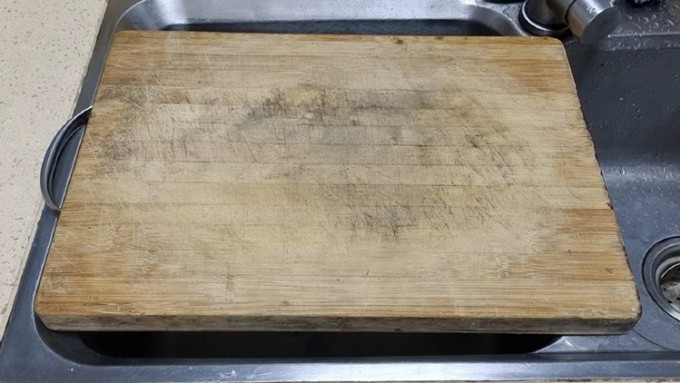 Mẹo làm sạch thớt gỗ