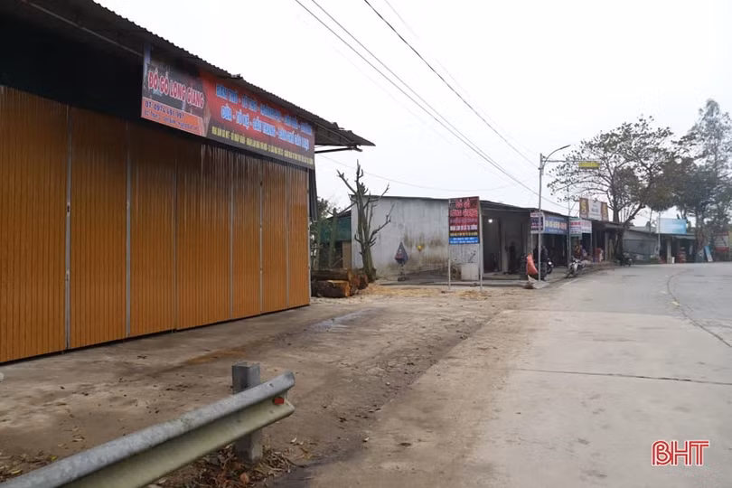 Rời phố về quê, U40 nổi danh với nghề mộc gia truyền