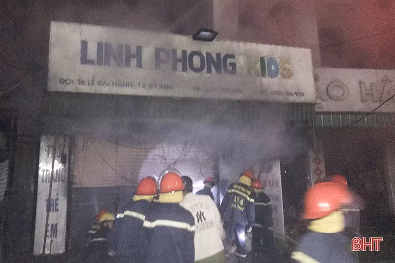 Hà Tĩnh: Giải cứu 4 nạn nhân mắc kẹt trong đám cháy