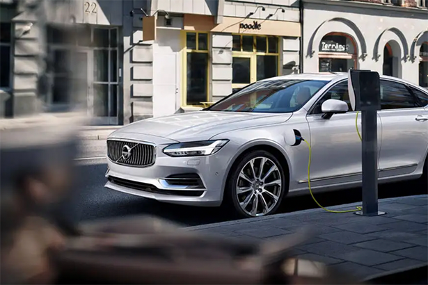 Châu Âu sắp cấm sản xuất ô tô chạy bằng xăng, dầu diesel