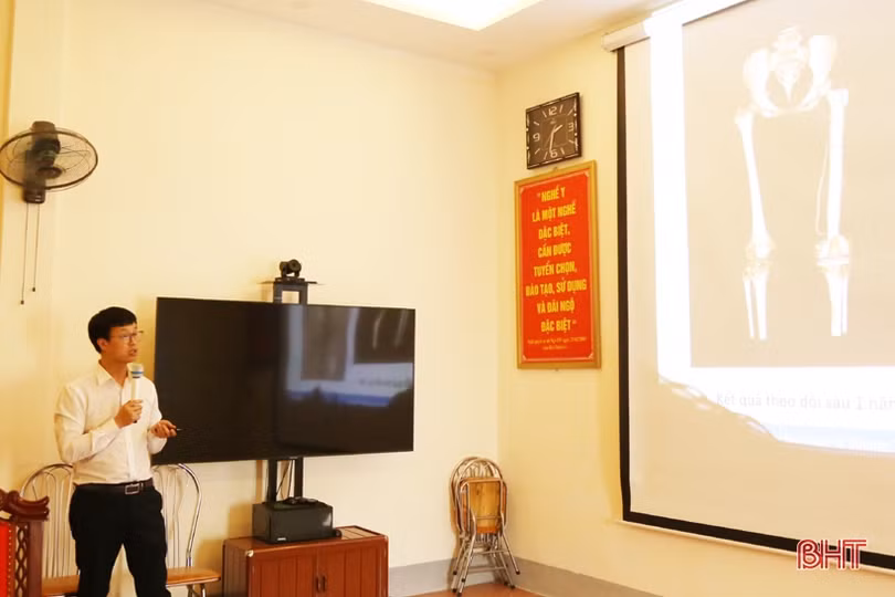 Chuyên gia BVĐK quốc tế Vinmec Times City khám sàng lọc ung thư xương tại BVĐK tỉnh Hà Tĩnh