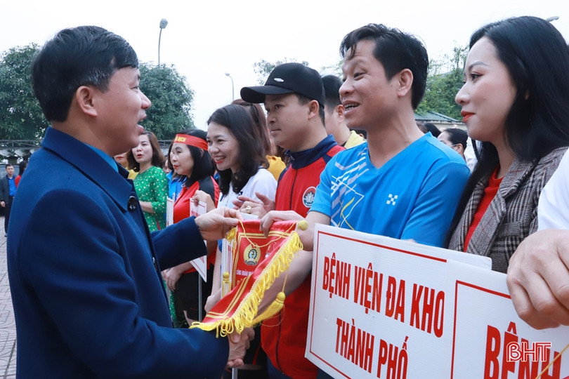 Khởi tranh Giải Bóng chuyền nam, nữ Công đoàn ngành Y tế Hà Tĩnh