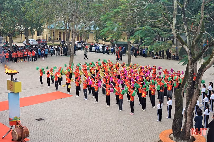 Học sinh Hương Khê sôi nổi tranh tài tại đại hội điền kinh thể thao cấp huyện