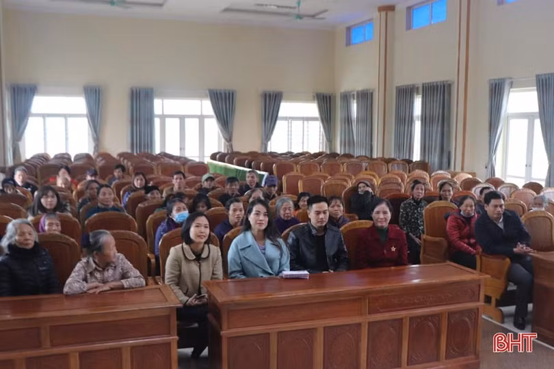 Hỗ trợ 100 triệu đồng cho người nghèo Hương Sơn