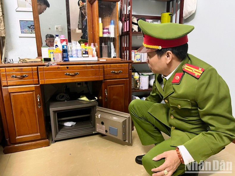 Bắt Giám đốc và 2 Phó Giám đốc Trung tâm Đăng kiểm Thừa Thiên Huế