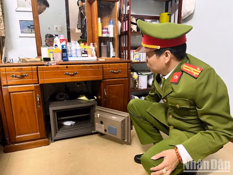 Bắt Giám đốc và 2 Phó Giám đốc Trung tâm Đăng kiểm Thừa Thiên Huế