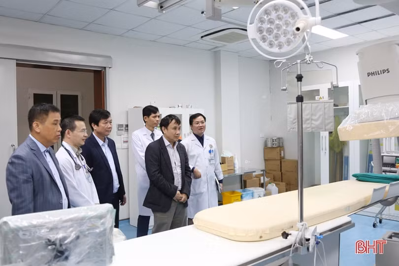 Bệnh viện Trung ương Huế tiếp tục hỗ trợ đào tạo nhân lực, chuyển giao kỹ thuật cho Hà Tĩnh