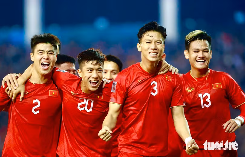 HLV Philippe Troussier tập trung tuyển U22 và đội tuyển quốc gia trong tháng 3