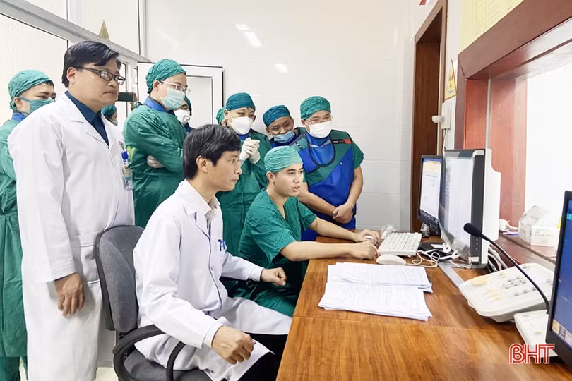 Bệnh viện Trung ương Huế tiếp tục hỗ trợ đào tạo nhân lực, chuyển giao kỹ thuật cho Hà Tĩnh