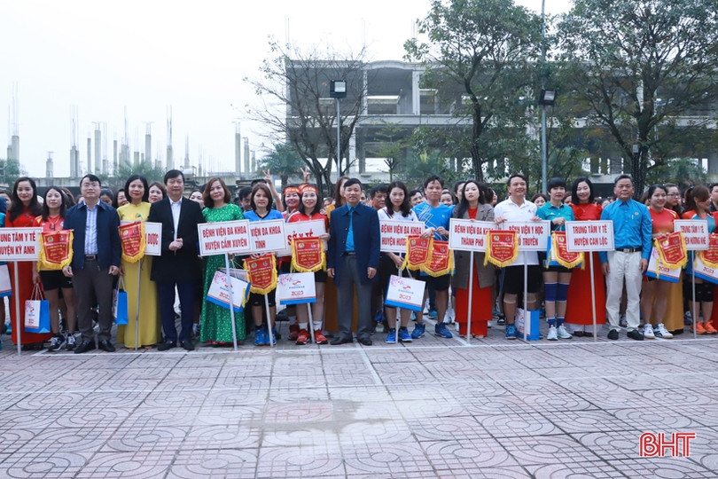 Khởi tranh Giải Bóng chuyền nam, nữ Công đoàn ngành Y tế Hà Tĩnh