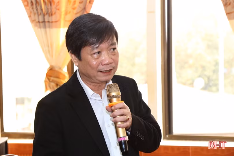 Giám đốc Bệnh viện Trung ương Huế tiếp tục khảo sát thực trạng y tế tại Hà Tĩnh