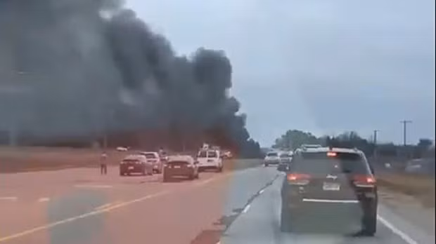 Trực thăng quân sự Mỹ rơi xuống đường cao tốc, toàn bộ binh sỹ thiệt mạng