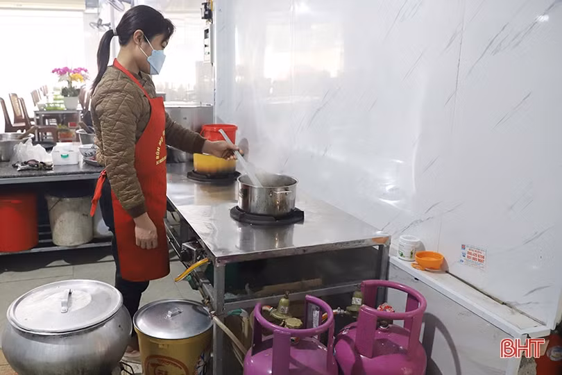 Hà Tĩnh: Giá gas tăng vọt, cả người bán lẫn người mua đều lo ngại!