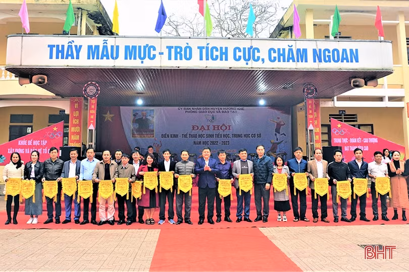 Học sinh Hương Khê sôi nổi tranh tài tại đại hội điền kinh thể thao cấp huyện