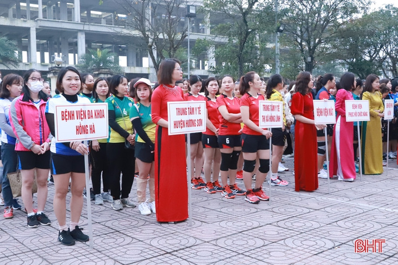 Khởi tranh Giải Bóng chuyền nam, nữ Công đoàn ngành Y tế Hà Tĩnh