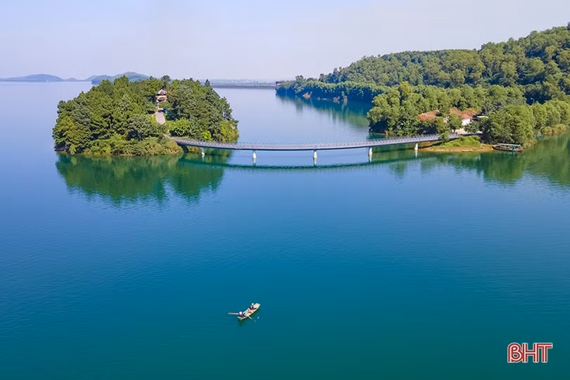 Các hồ chứa ở Hà Tĩnh mở nước phục vụ tỉa dặm, bón thúc lúa xuân