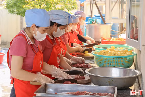 Lập rào chắn ngăn ngừa thực phẩm “bẩn” len vào bếp ăn bán trú