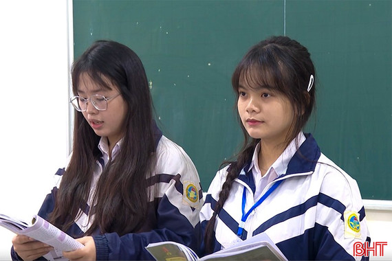 Nước rút, tiếng trống trường lại vang lên giữa vùng rốn lũ