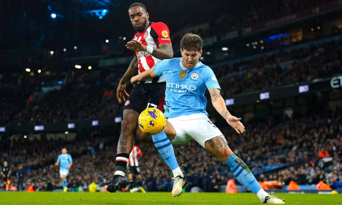 Haaland cứu Man City ở Ngoại hạng Anh