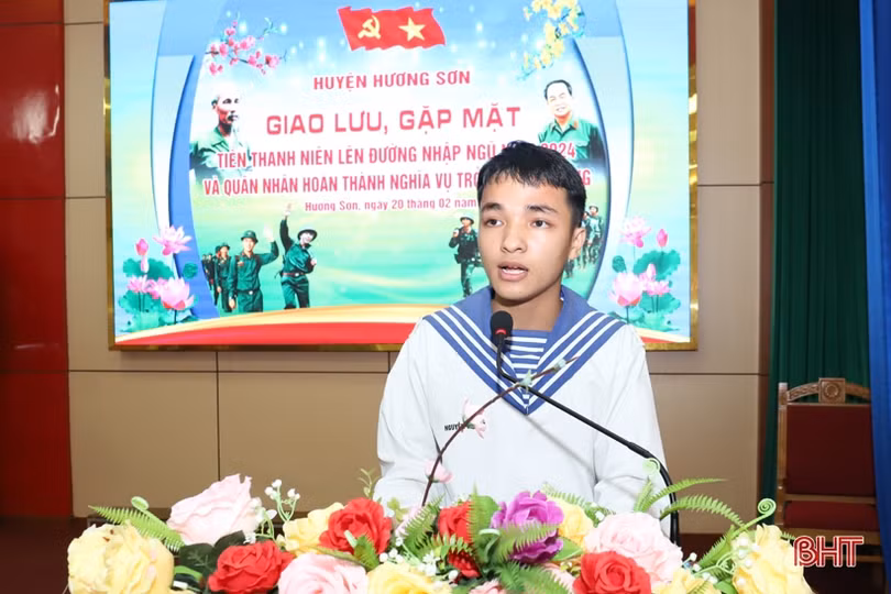 Ấm áp chương trình giao lưu, gặp mặt thanh niên lên đường nhập ngũ