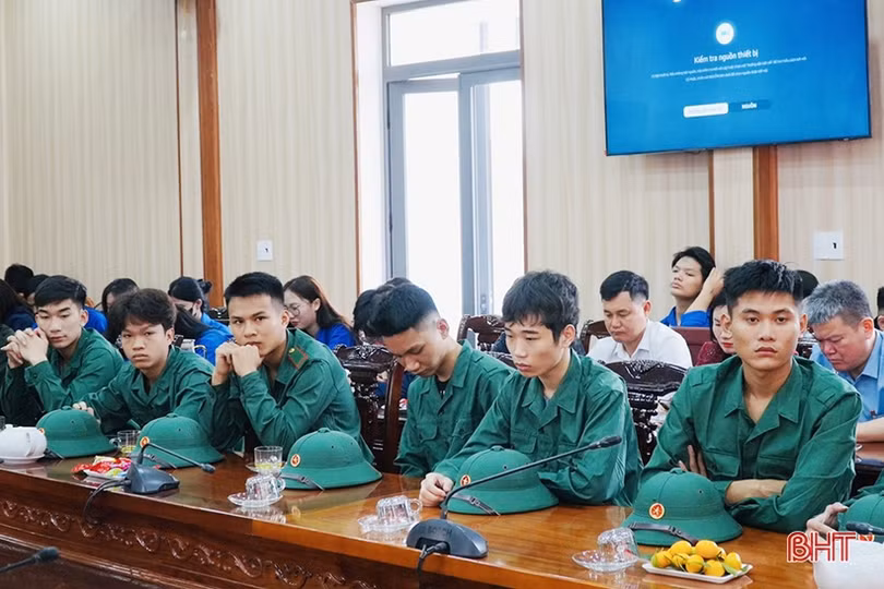 Ấm áp chương trình giao lưu, gặp mặt thanh niên lên đường nhập ngũ