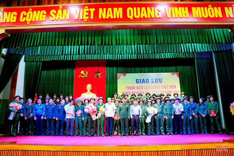 TP Hà Tĩnh gặp mặt thanh niên lên đường nhập ngũ
