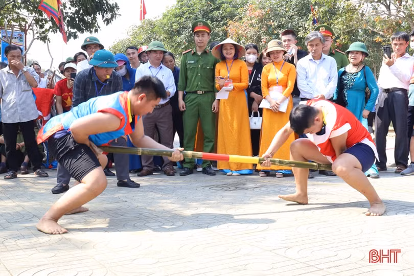 Thi gói bánh chưng, kéo co, đẩy gậy trong khuôn khổ Lễ hội Hải Thượng