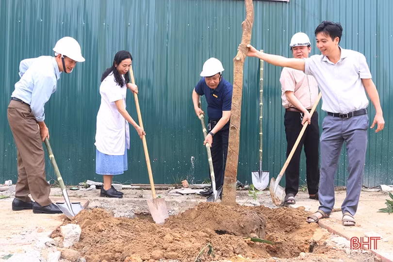 Trường Cao đẳng Y tế Hà Tĩnh phát động tết trồng cây