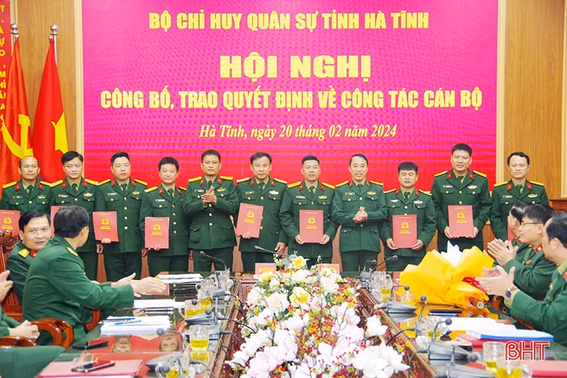 Bộ CHQS tỉnh Hà Tĩnh công bố các quyết định về công tác cán bộ