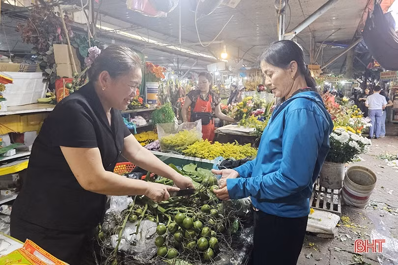 Thị trường rằm tháng Giêng ở Hà Tĩnh: Giá nhiều mặt hàng “hạ nhiệt”