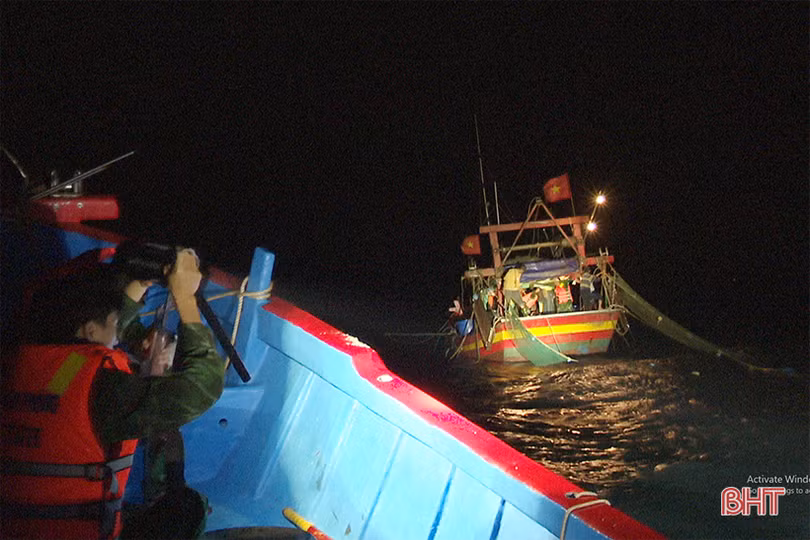 Bộ đội biên phòng Hà Tĩnh bắt giữ 5 tàu giã cào khai thác hải sản trái phép