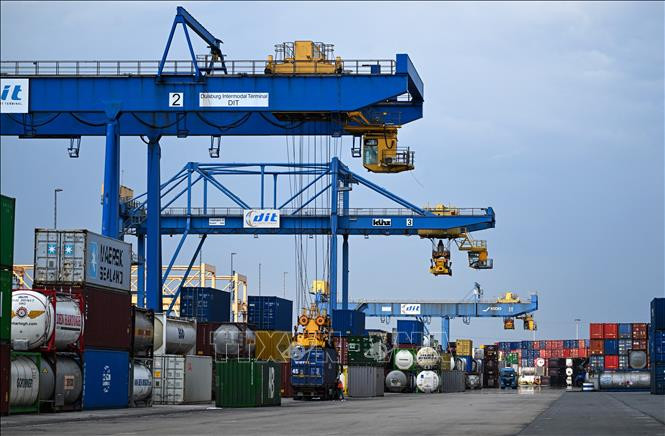 Thận trọng trước nguy cơ suy thoái