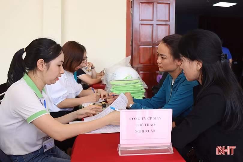 Gần 400 lao động tham gia phiên giao dịch việc làm ở Nghi Xuân