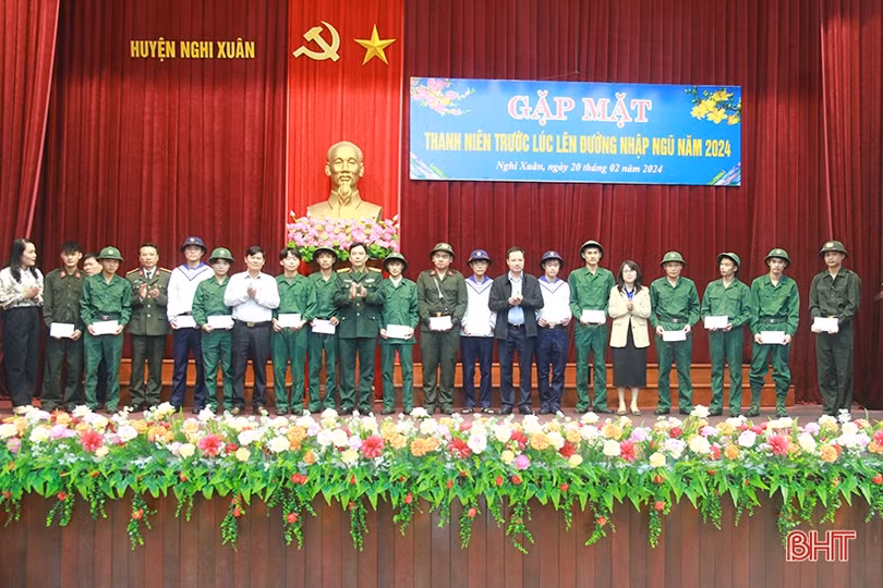 Ấm áp chương trình giao lưu, gặp mặt thanh niên lên đường nhập ngũ