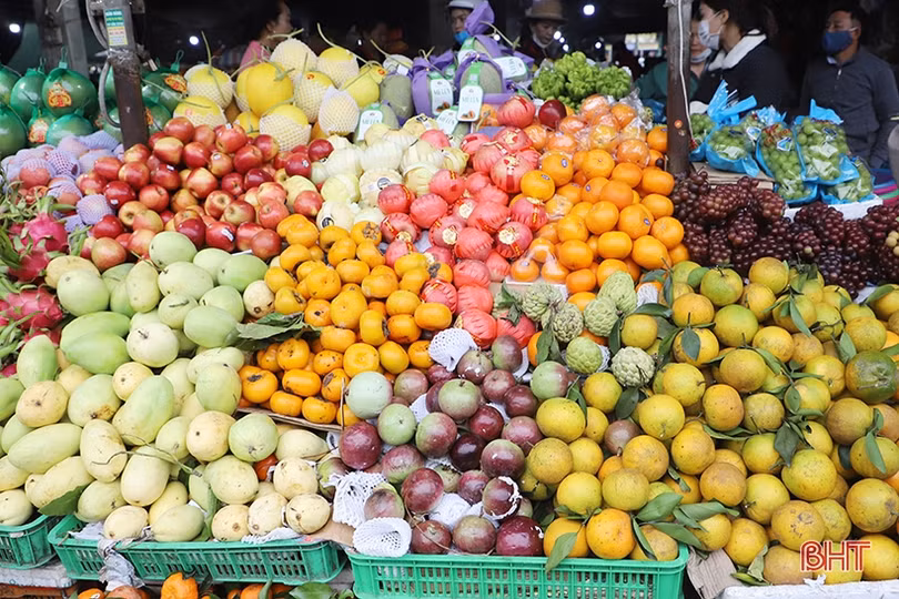 Thị trường rằm tháng Giêng ở Hà Tĩnh: Giá nhiều mặt hàng “hạ nhiệt”