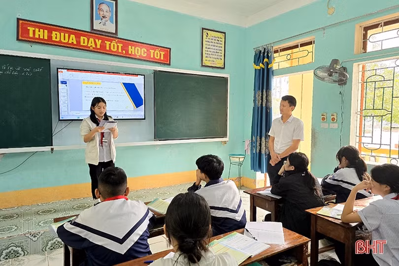 Học sinh Hà Tĩnh hào hứng ngay ngày đầu tiên trở lại trường