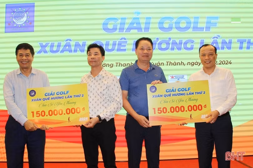 Giải Golf Xuân quê hương ủng hộ 300 triệu đồng xây dựng phòng máy tính trường học