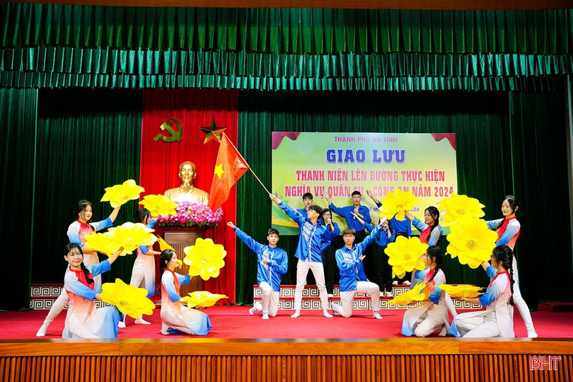 TP Hà Tĩnh gặp mặt thanh niên lên đường nhập ngũ