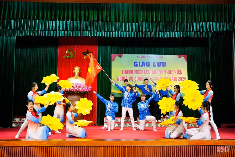 TP Hà Tĩnh gặp mặt thanh niên lên đường nhập ngũ