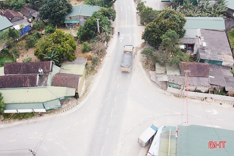 Nơm nớp khi qua nút giao QL 15A với đường liên huyện ở Can Lộc