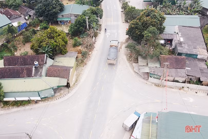 Nơm nớp khi qua nút giao QL 15A với đường liên huyện ở Can Lộc