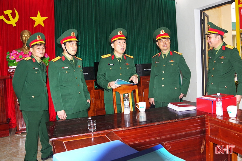 Chính ủy Bộ CHQS Hà Tĩnh kiểm tra việc chuẩn bị đón nhận tân binh