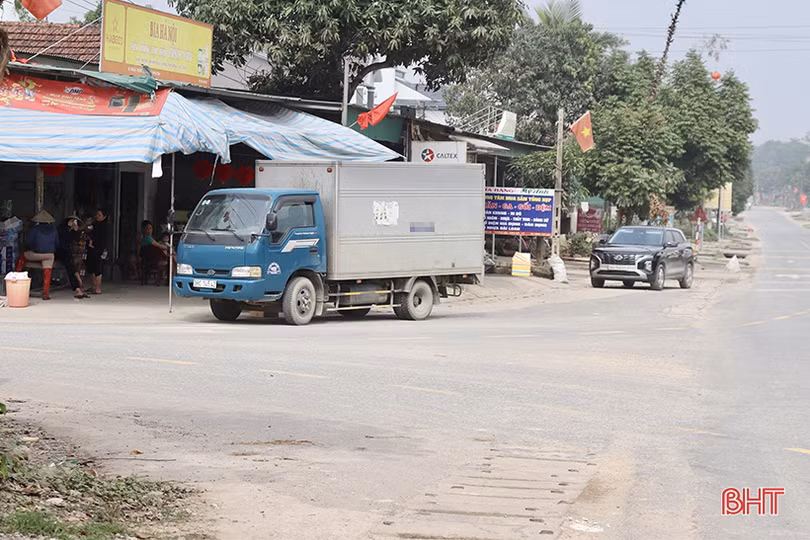 Nơm nớp khi qua nút giao QL 15A với đường liên huyện ở Can Lộc