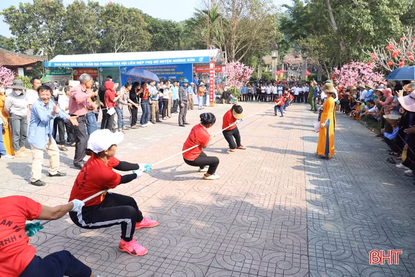 Thi gói bánh chưng, kéo co, đẩy gậy trong khuôn khổ Lễ hội Hải Thượng